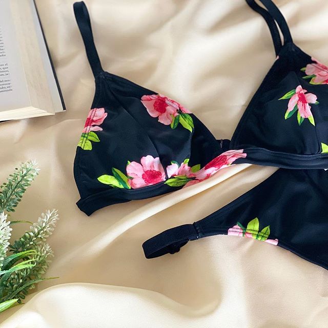 bikini azul con flores rosas verano 2021 zurya