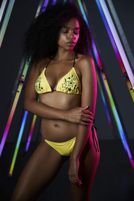 bikini triangulo amarilla y negra verano 2021 Catalogo Sweet Victoria